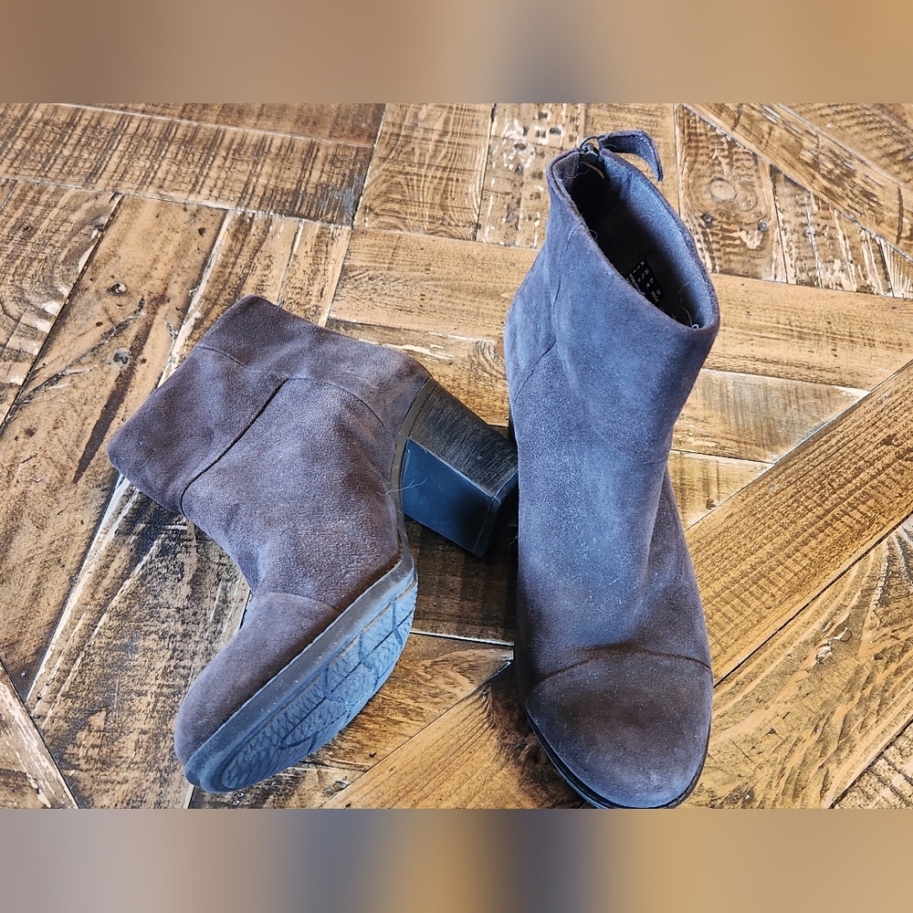 Clarks Brown Suede Ankle Booties - Picture 9 of 12